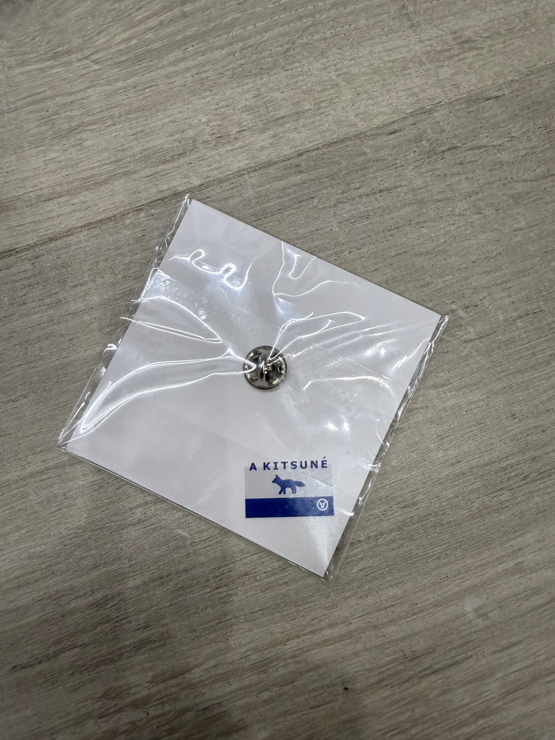 아더에러 메종키츠네 핀 뱃지 상품이미지2