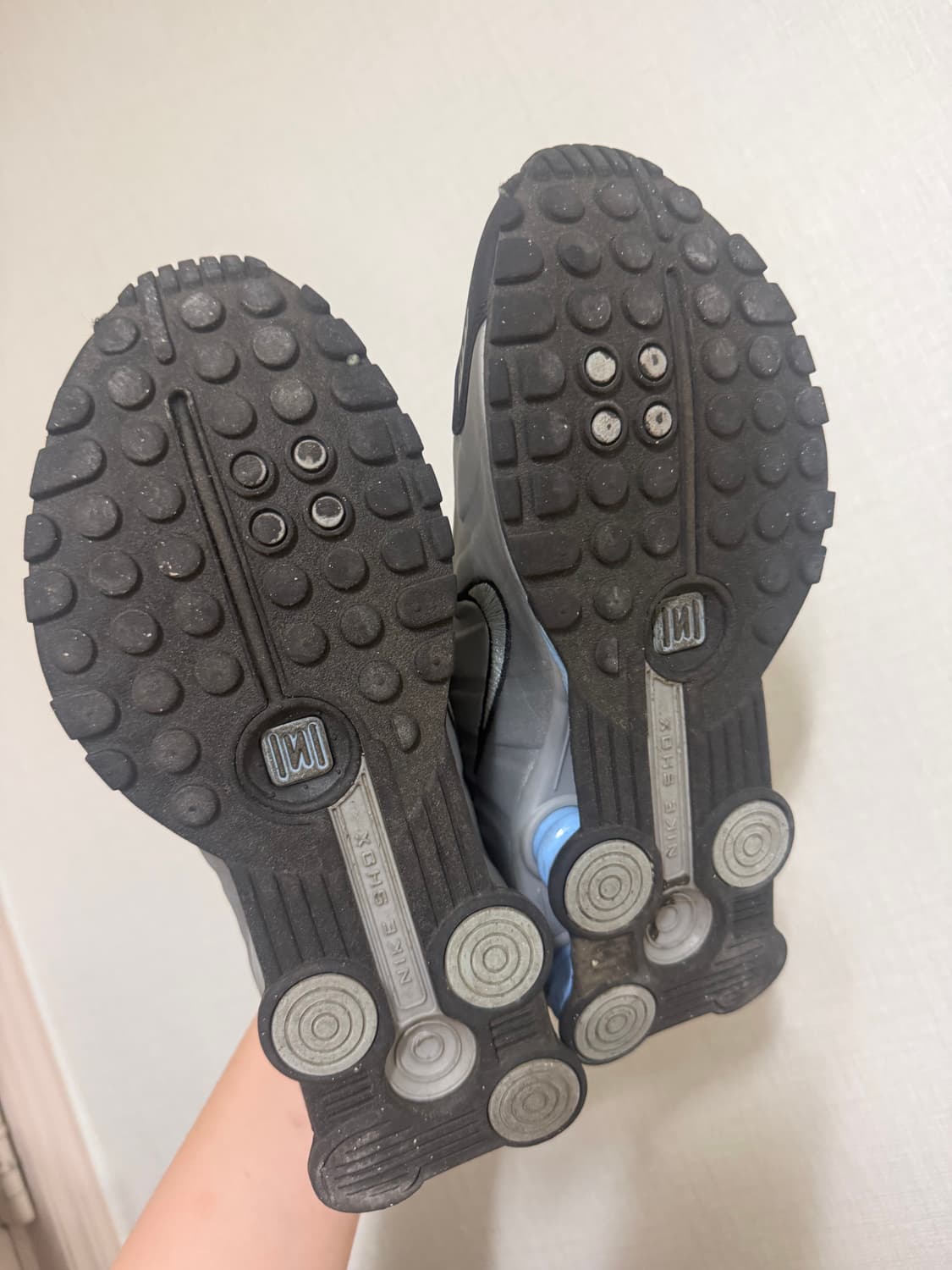 나이키 샥스 R4 메탈릭 실버 블랙 240 상품이미지2
