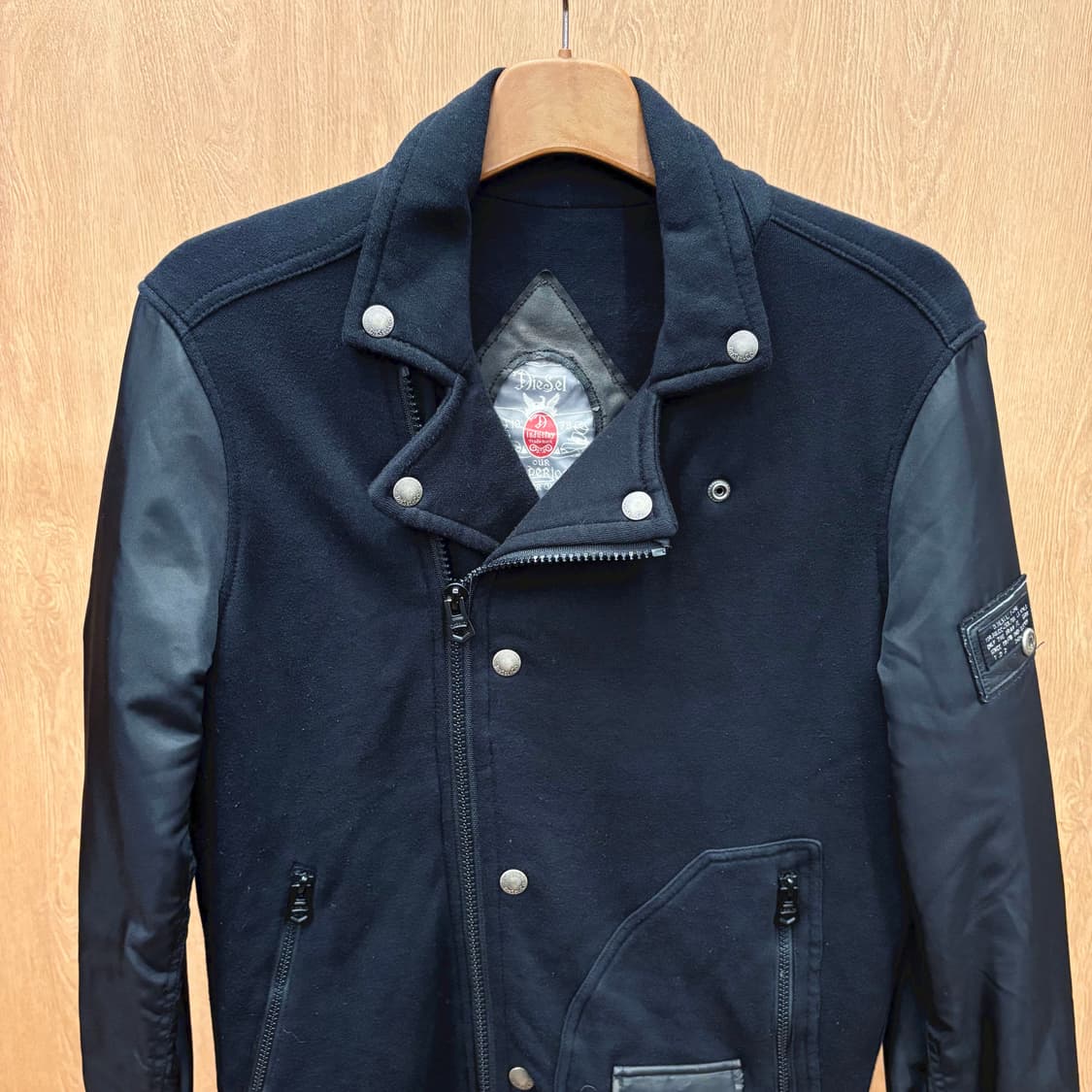 디젤 바이커 블루종 자켓 언발란스 집업 나일론 배색 슬리브 디테일 블랙 상품이미지4