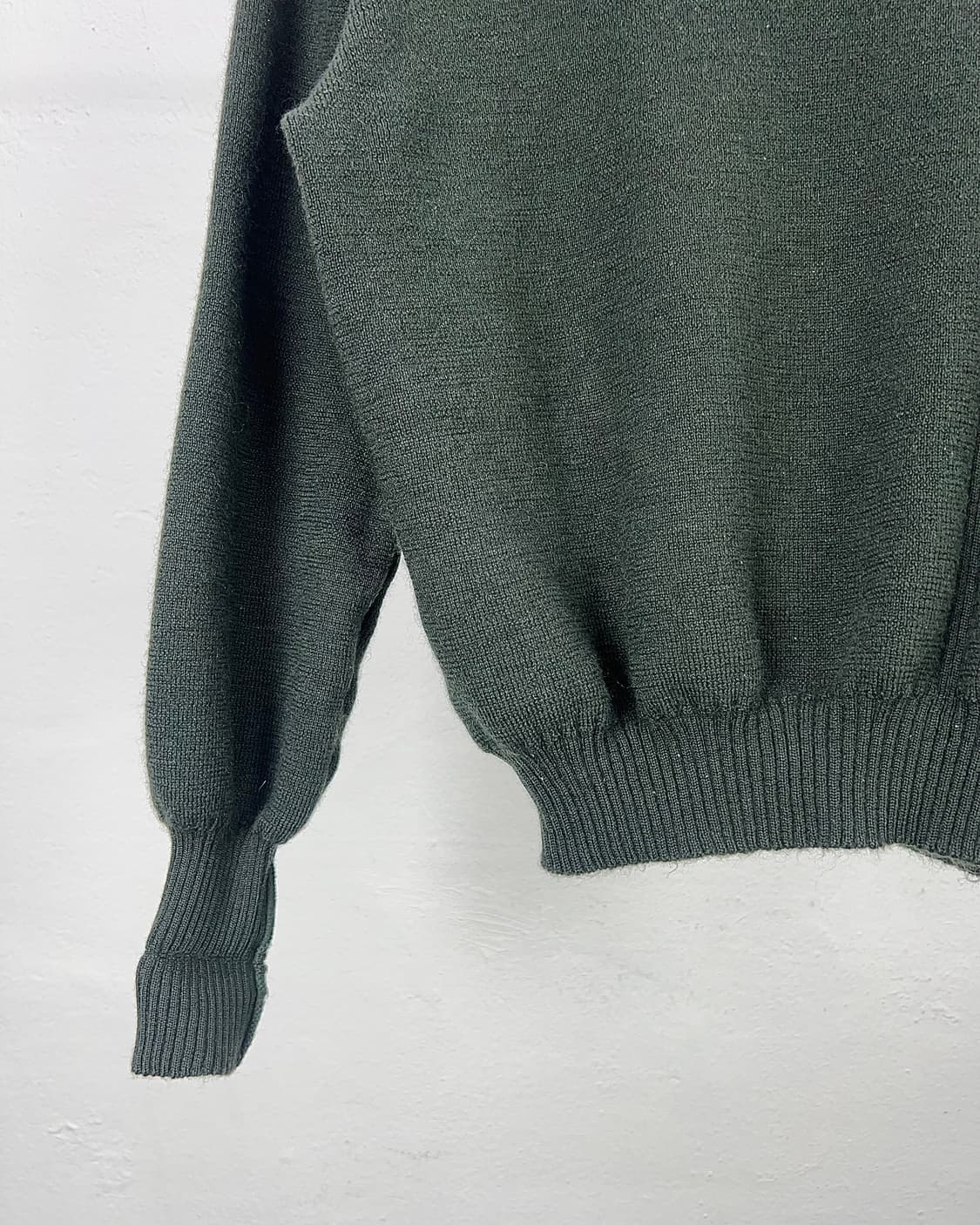 버버리 다크 올리브 코만도 퓨어 울 패치 니트 스웨터 상품이미지4