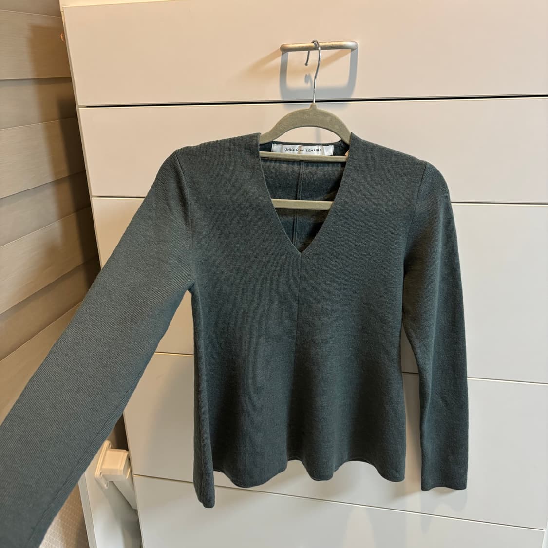 르메르 x 유니클로 다크그린 브이닉 울 니트 상품이미지2