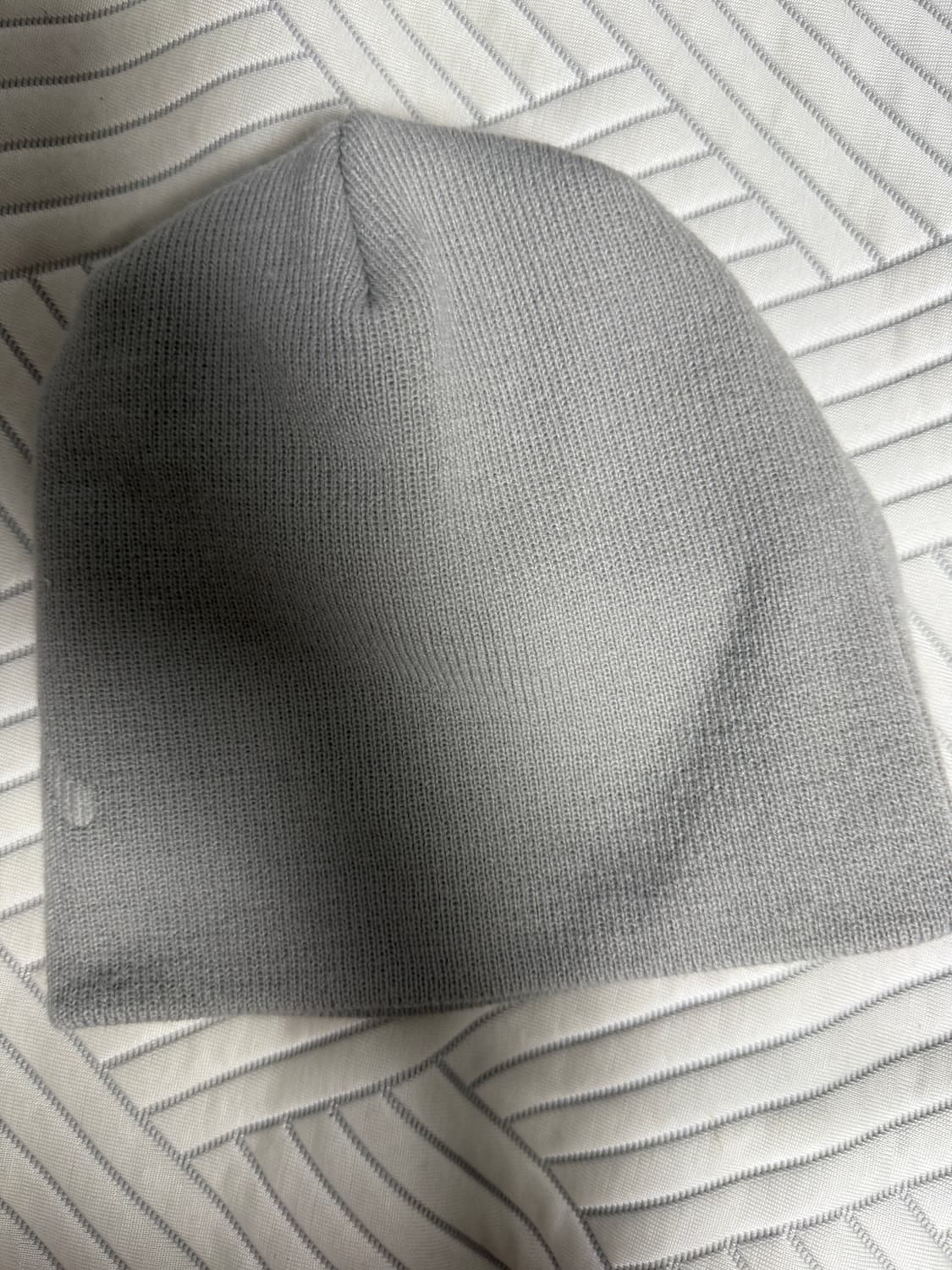 스투시 디보스드 스탁 로고 비니 실버 상품이미지2