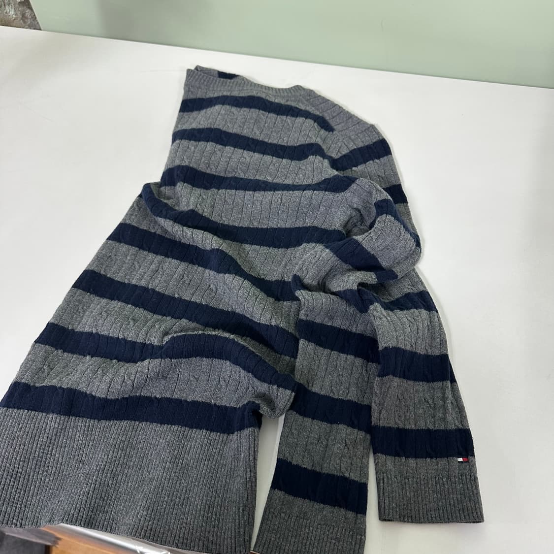 우먼S-M 타미힐피거 손목로고 단가라 브이넥니트 상품이미지5