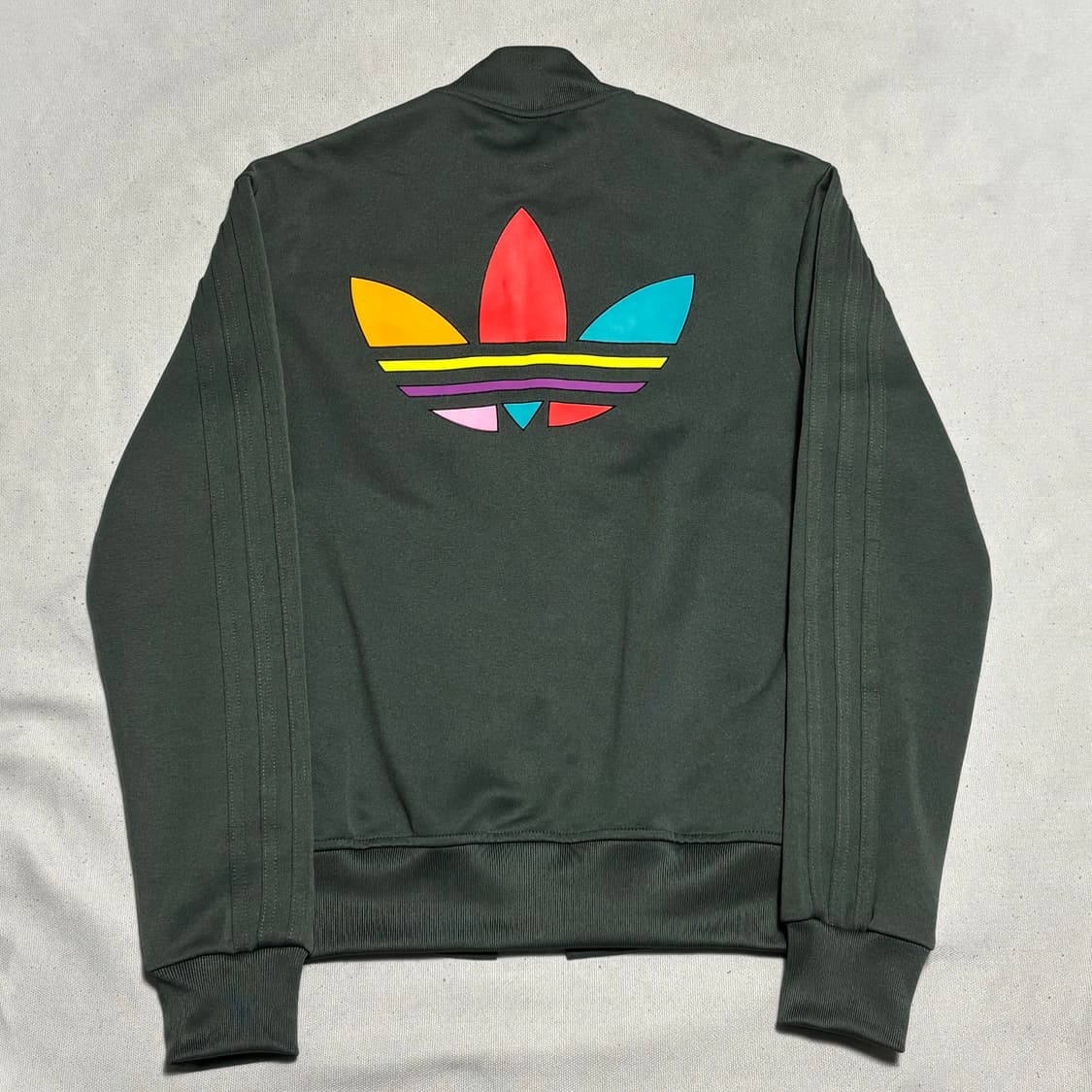 아디다스 x pharell williams 트랙자켓 상품이미지3