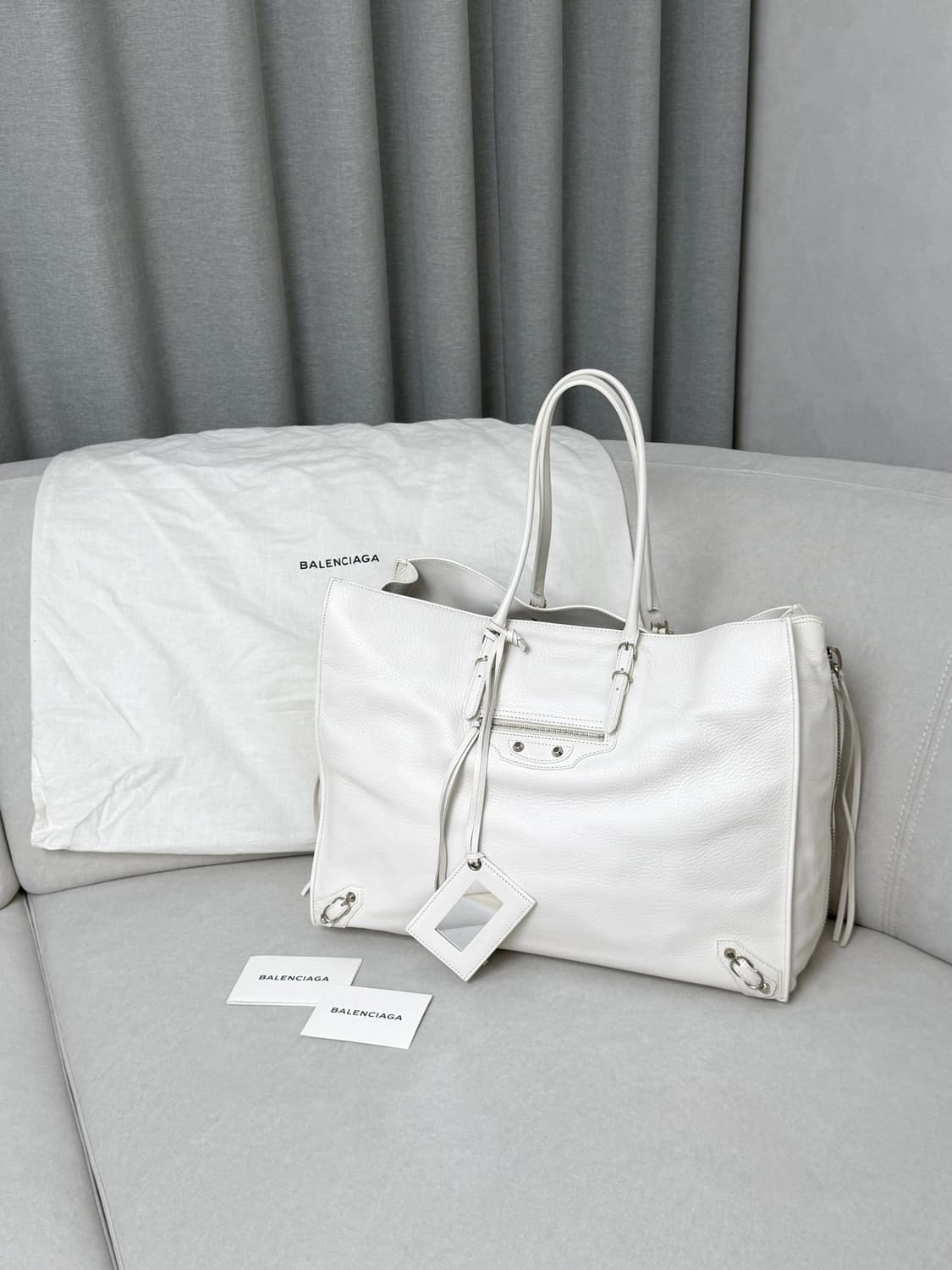 발렌시아가 파피에르 A4 짚 어라운드 쇼퍼백 상품이미지1