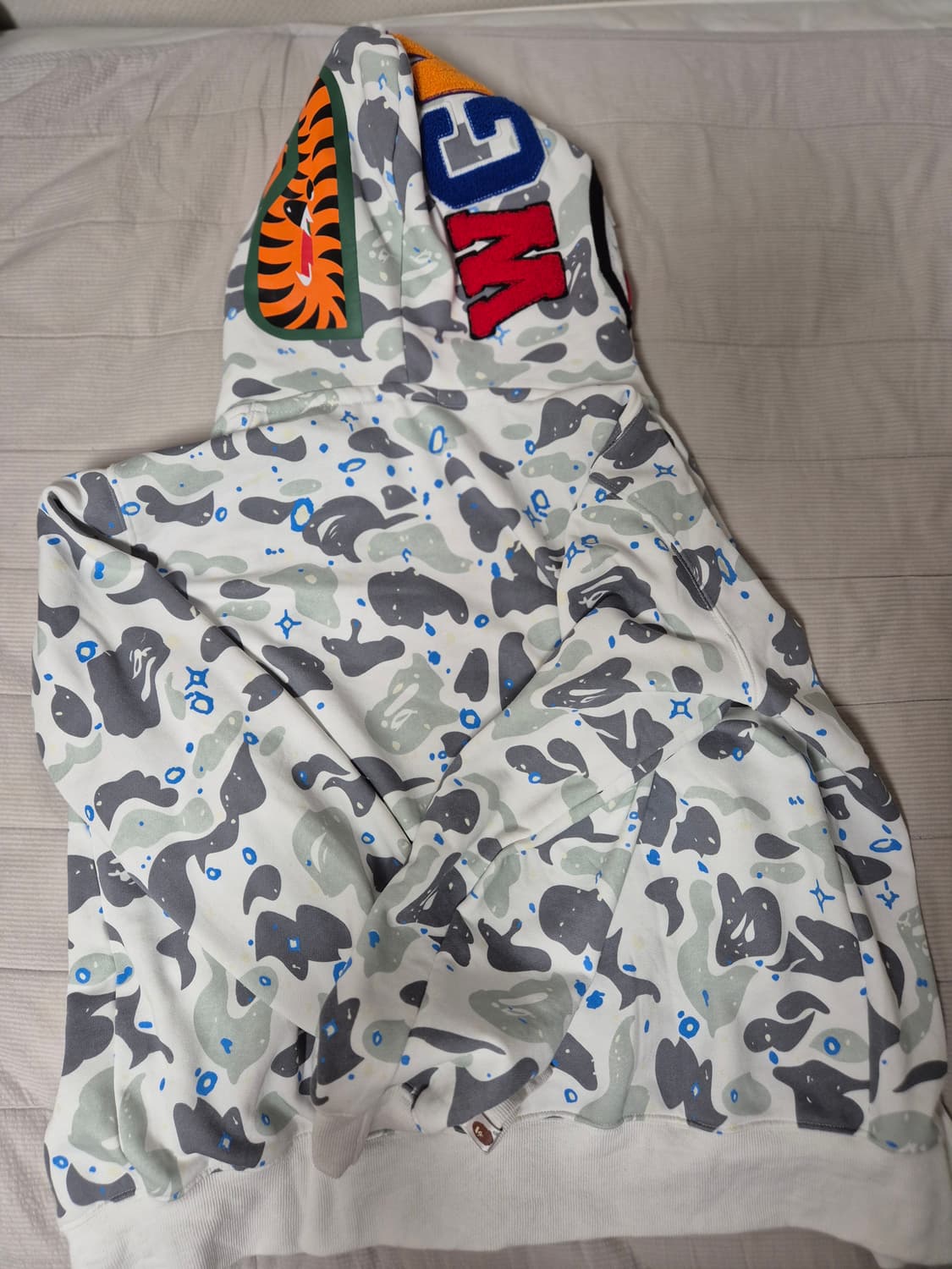 거의 새상품) 베이프 더블 샤크 후드집업 상품이미지2