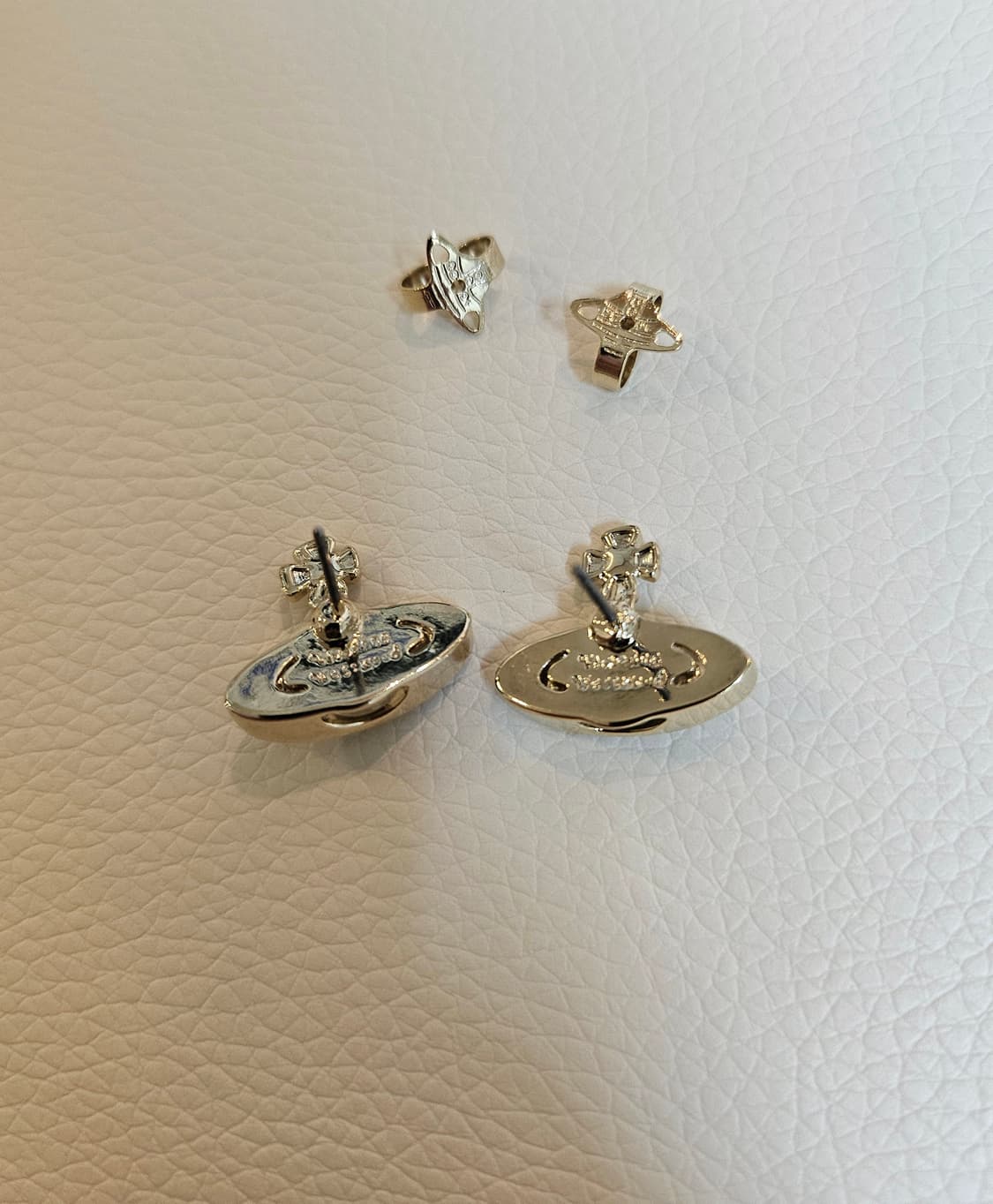 비비안웨스트우드 업사이클링 크리스탈 금장 귀걸이 상품이미지4