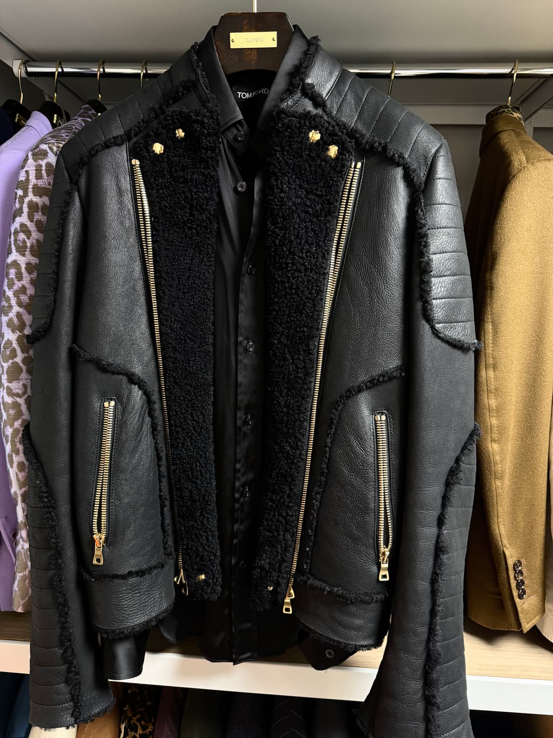 (명작,강추👍)발망 블랙 금장 시어링 무스탕 자켓 톰포드 무드 상품이미지6
