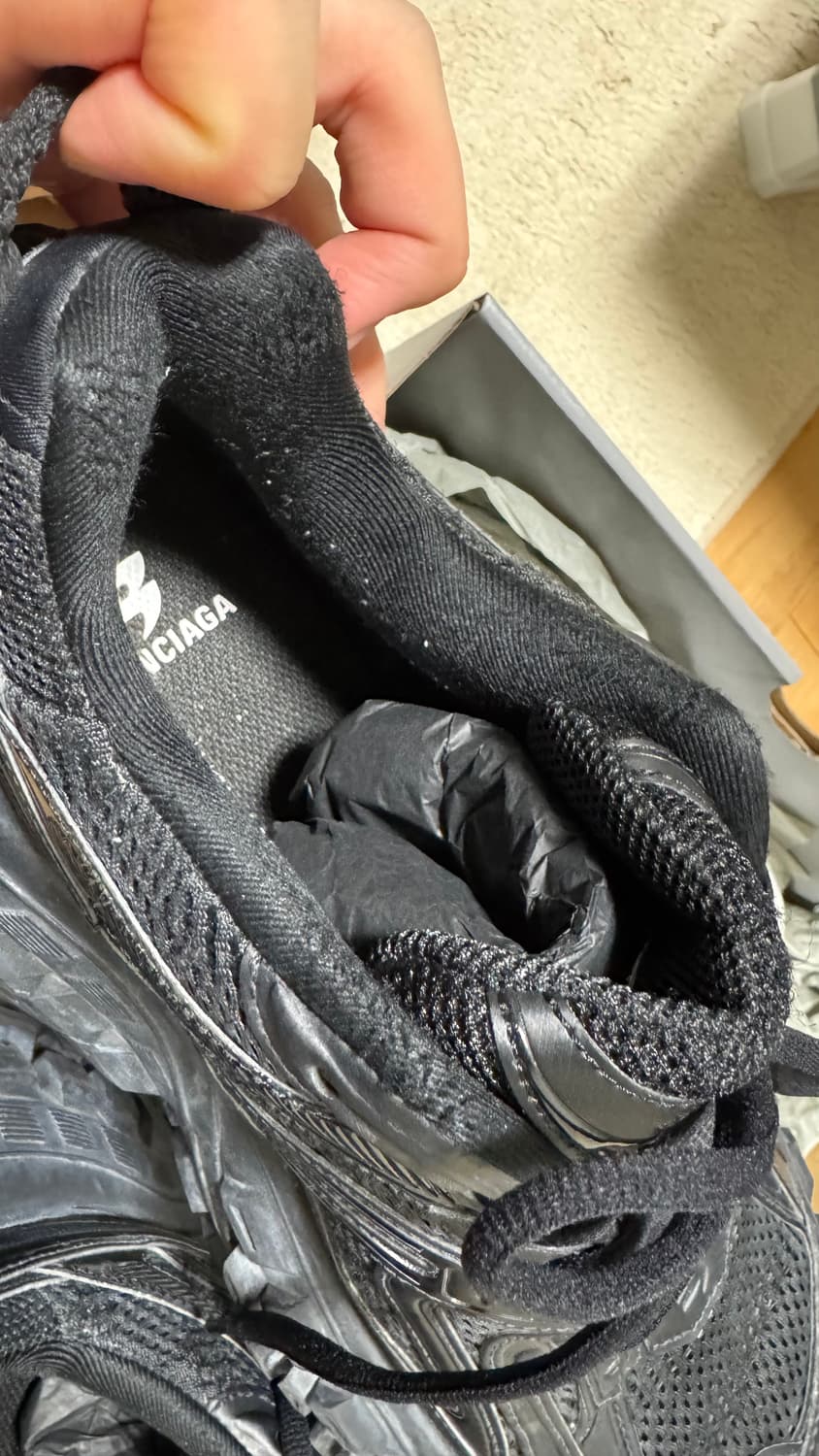 발렌시아가 디펜더 스니커즈 블랙 43 상품이미지5