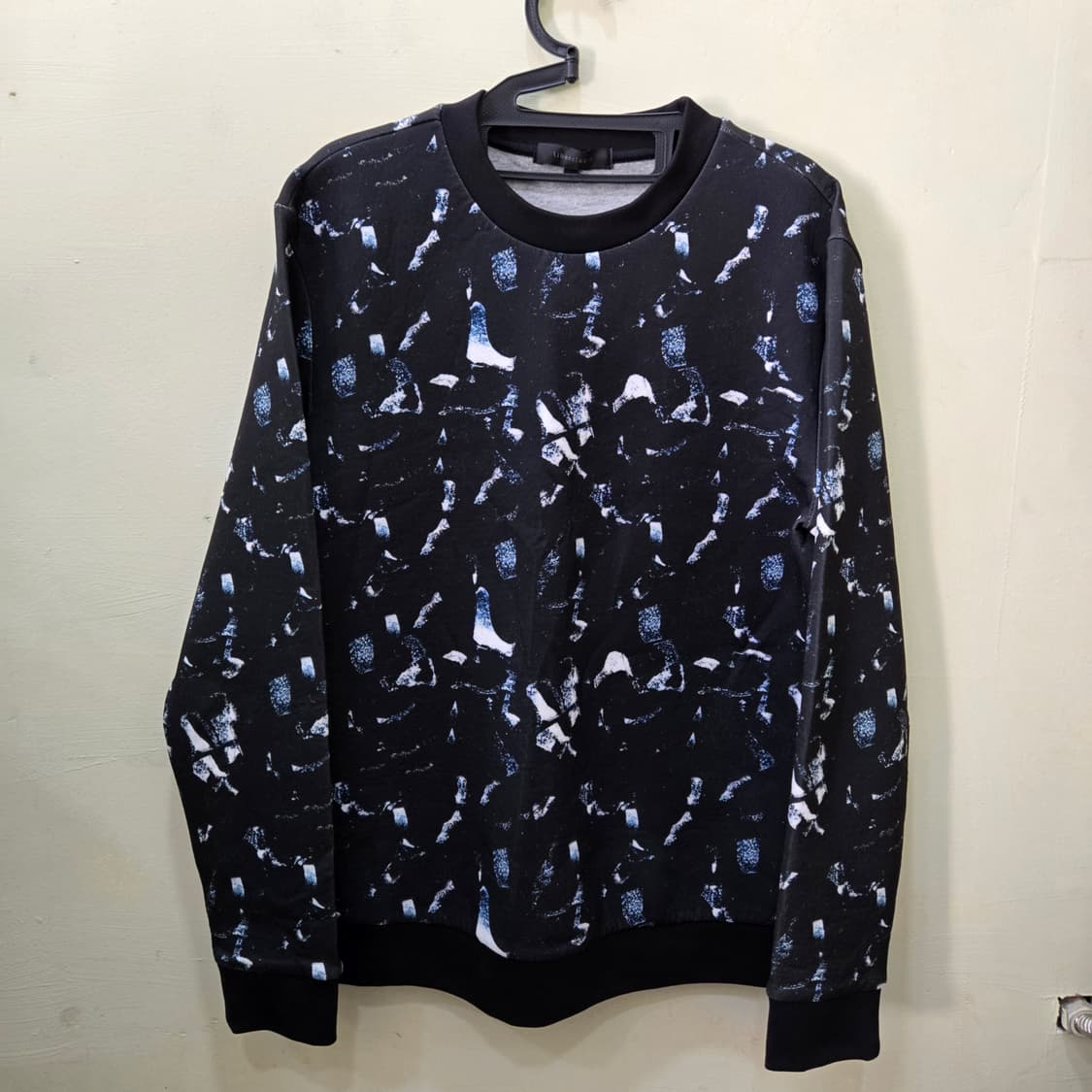 liberclaazy 패턴 맨투맨 (105) 상품이미지1