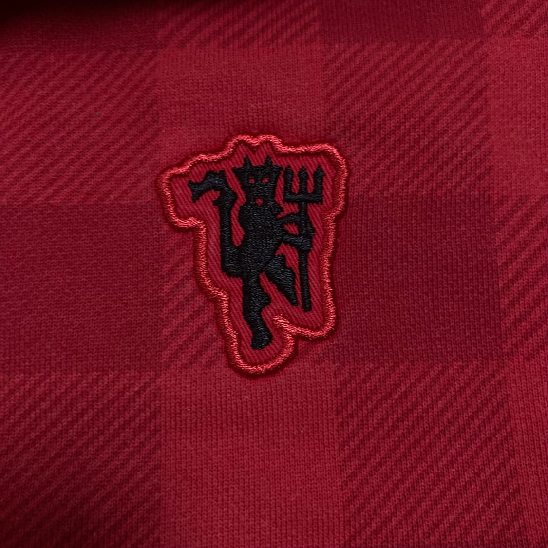 나이키 맨체스터 유나이티드 로고 체크 패턴 레드 후드 집업 상품이미지2