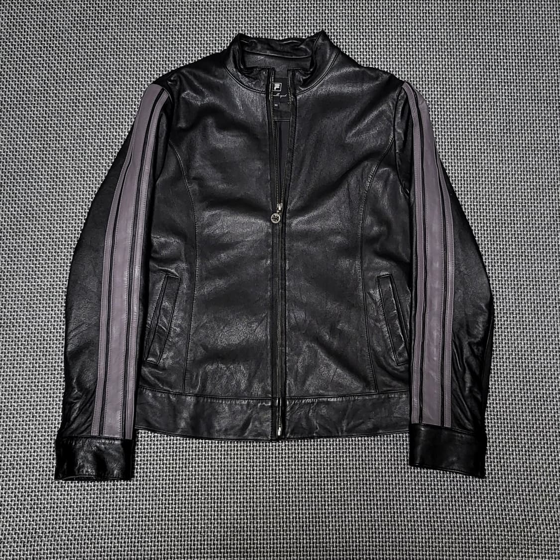 (여성) 휠라 양가죽 리얼레더 사이드라인 바이커 자켓 (90) 상품이미지1