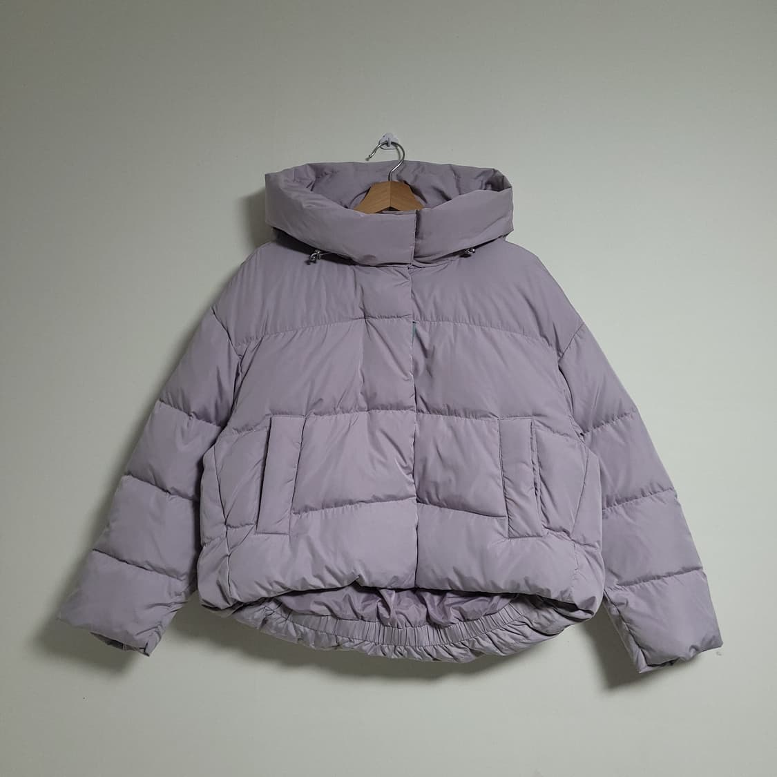 (M) 새제품. 행텐 크롭 라벤더 퍼플 숏패딩 상품이미지1