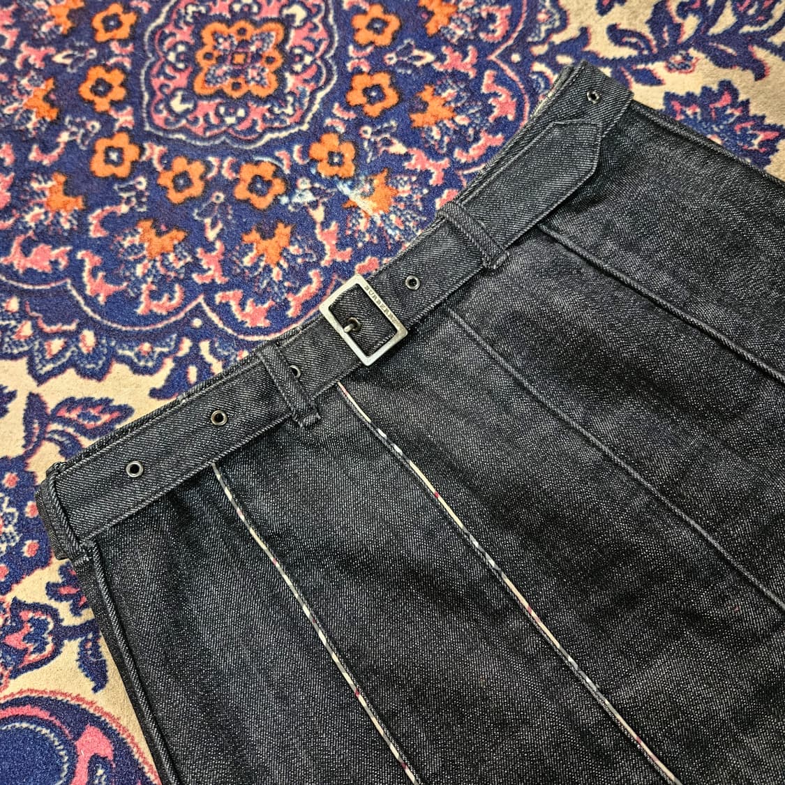 버버리(Burberry) 벨티트 데님 흑청 미디 스커트 36 상품이미지3