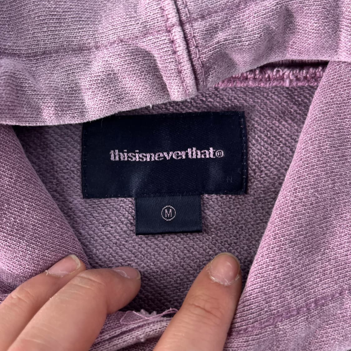 100 디스이즈네버댓 피그먼트 핑크 후드티 상품이미지3