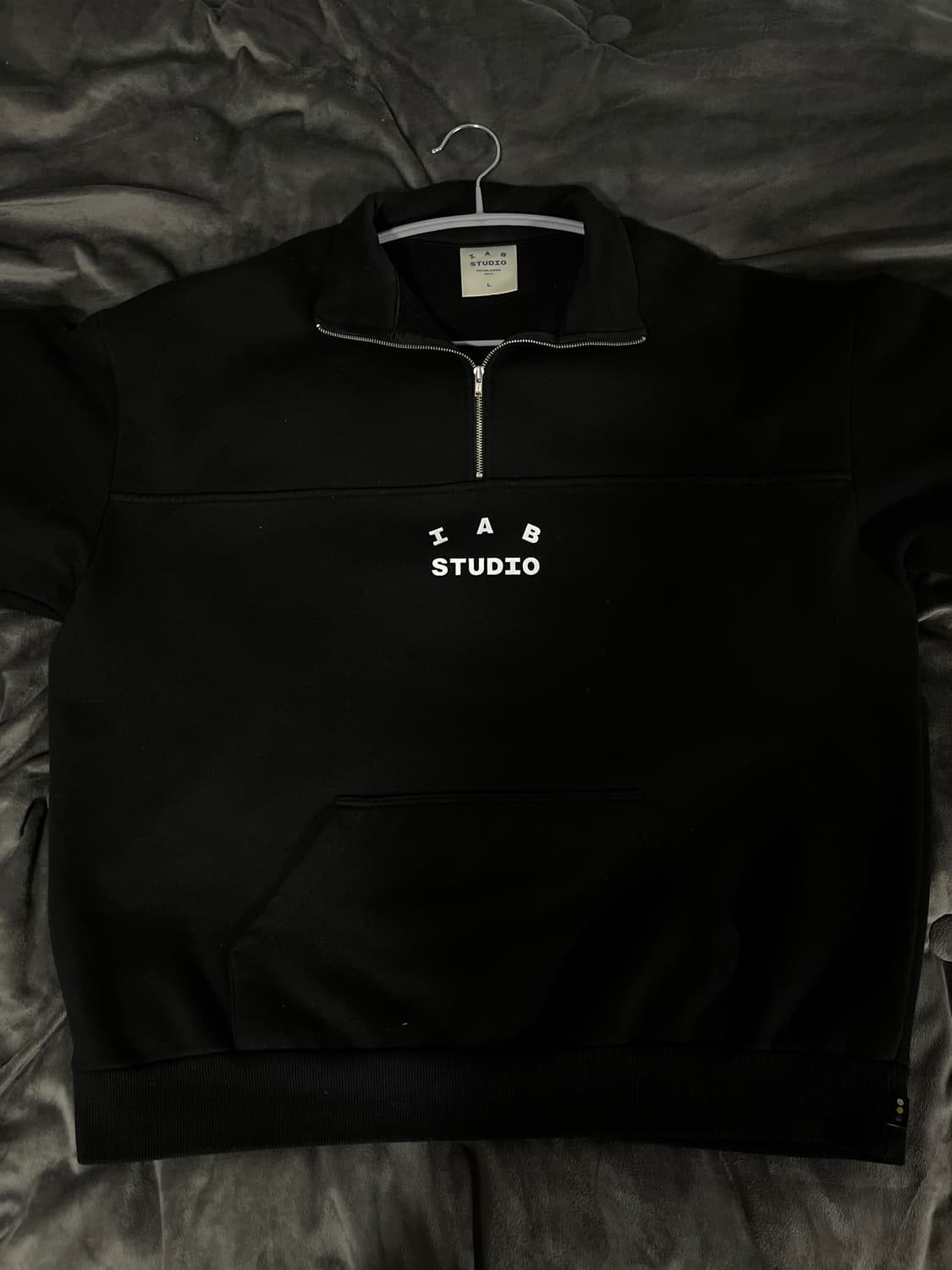 아이앱스튜디오 하프 반집업 맨투맨 블랙L 상품이미지1