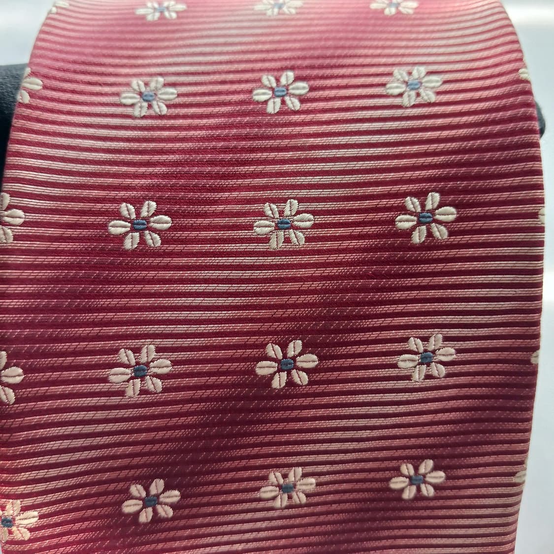 발렌시아가 레드 플라워 자카드 넥타이 9.7cm A+등급 A18354
 상품이미지6