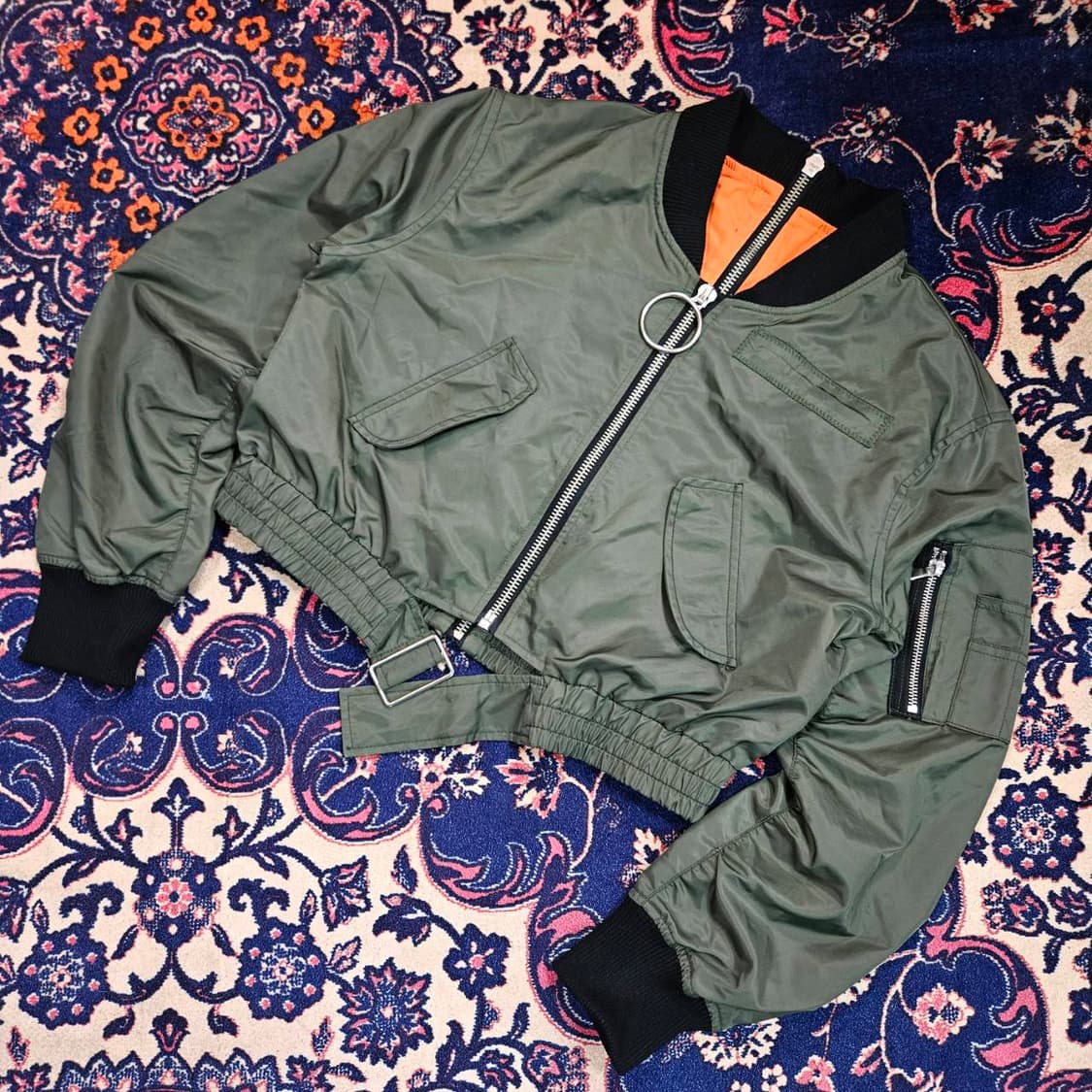 자라(ZARA) 크롭 벨티드 항공점퍼
S size
 상품이미지2