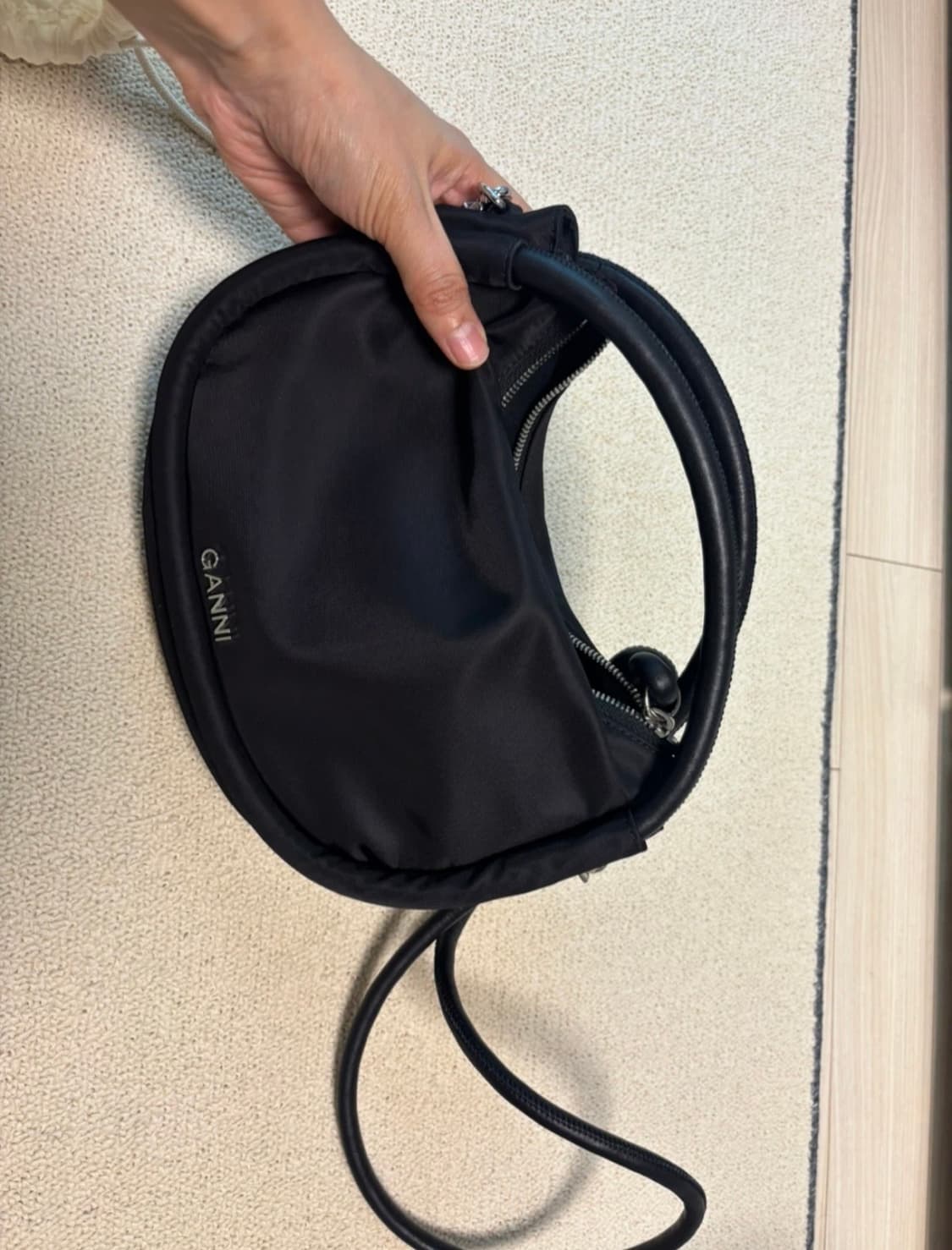 Ganni 미니 바게트백 상품이미지1