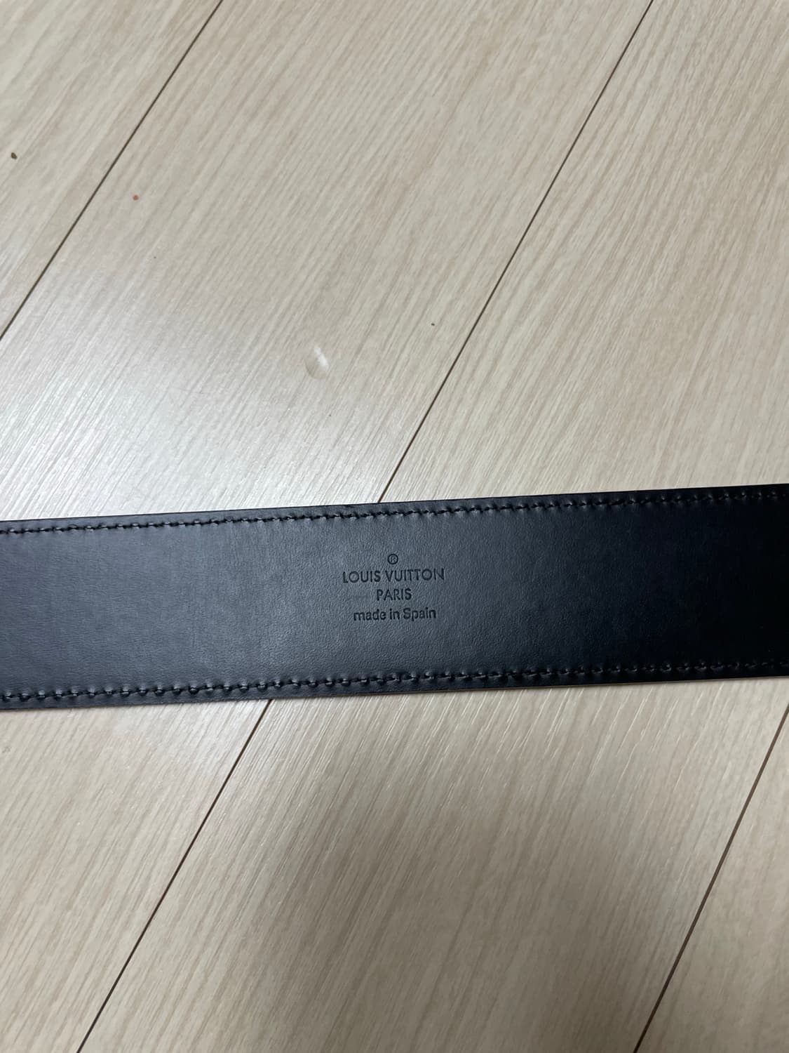 루이비통 그라파이트 LV 이니셜 벨트 블랙 95/38 상품이미지5