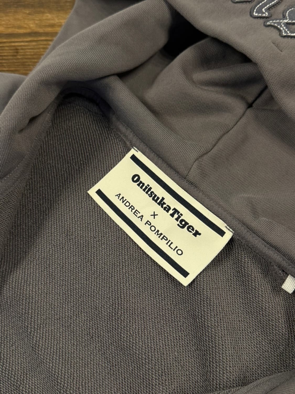 오니츠카 타이거 짚업 후드티 105 상품이미지10