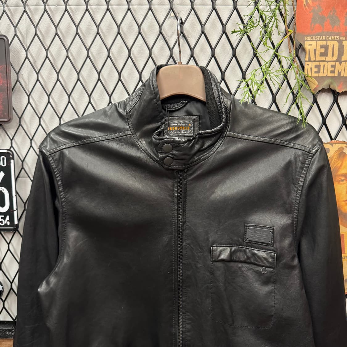 인더스트리 리얼 레더 봄버 자켓 전면 패치 포인트 블랙 상품이미지3