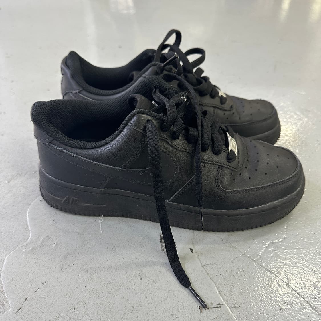 245 나이키 에어포스 로우 트리플 블랙 0420D 상품이미지4