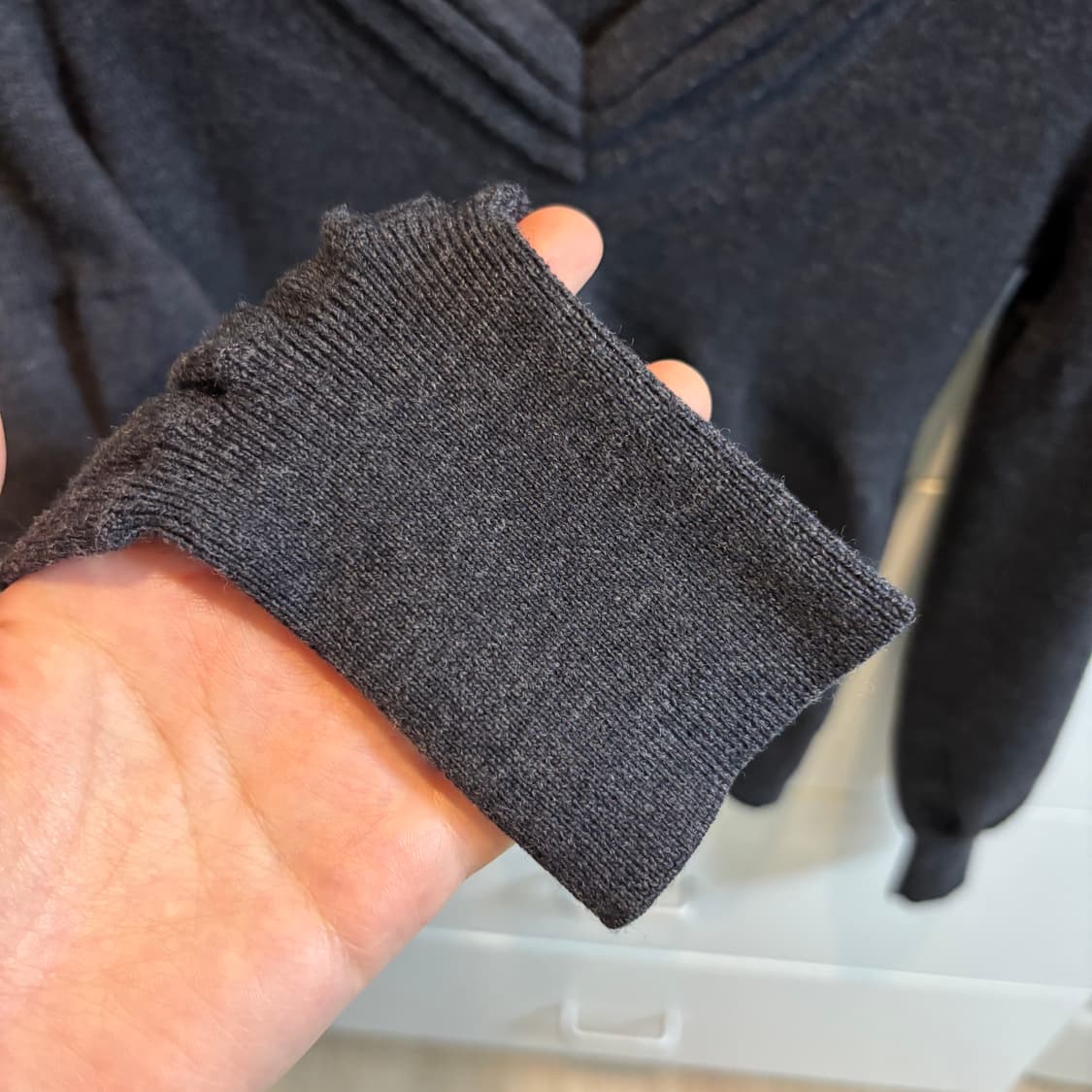 LAUTREAMONT 양모 100% 그레이 브이넥니트 상품이미지6