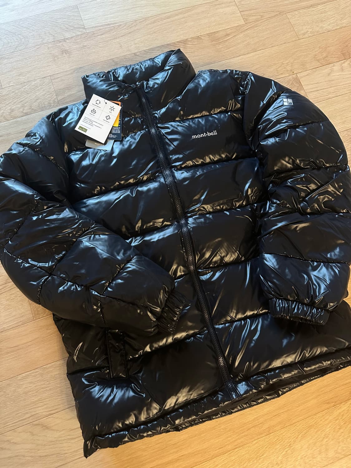 몽벨 유광 패딩 새상품 상품이미지1