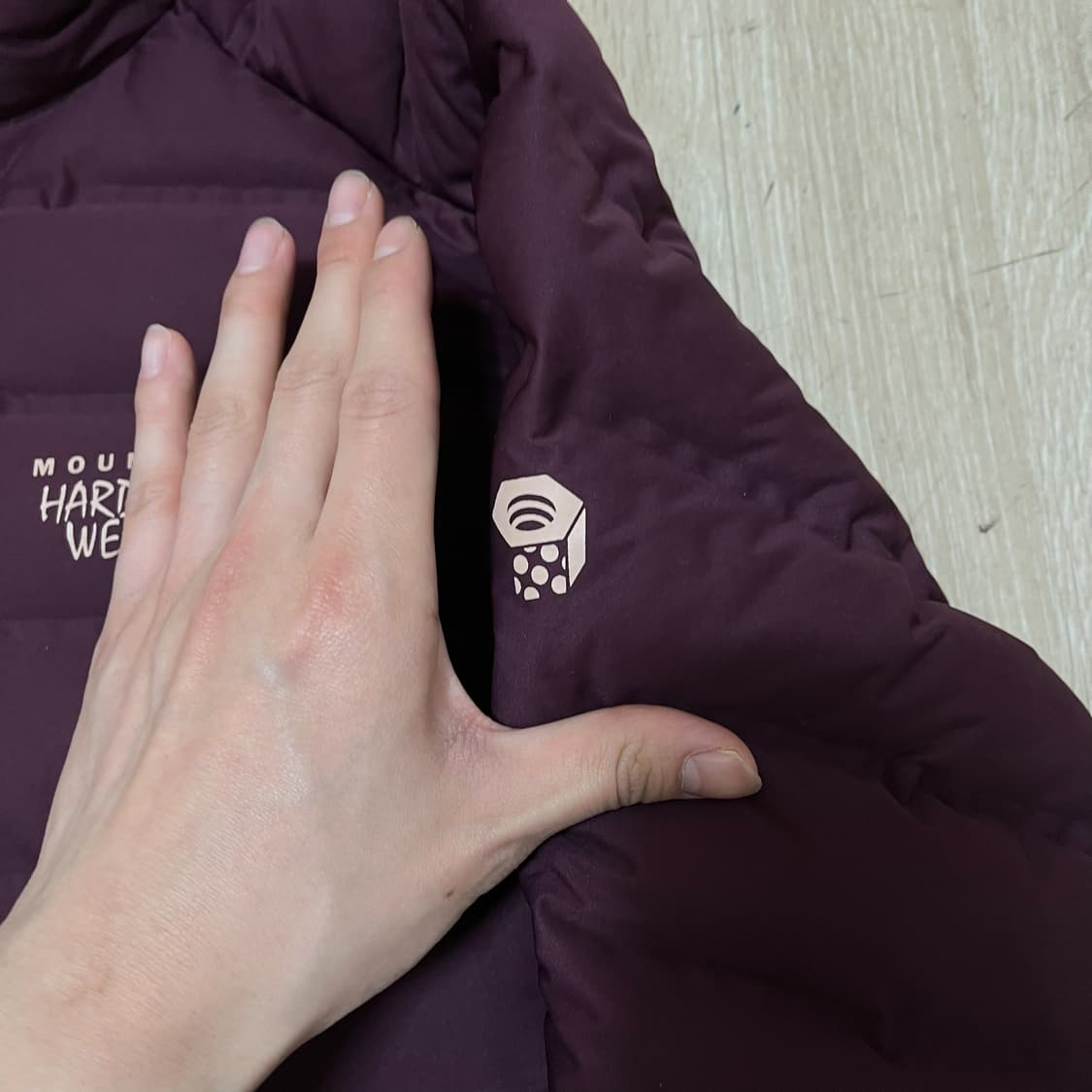 마운틴하드웨어 여성 라이트 구스다운 후드 경량패딩 S/90  상품이미지4