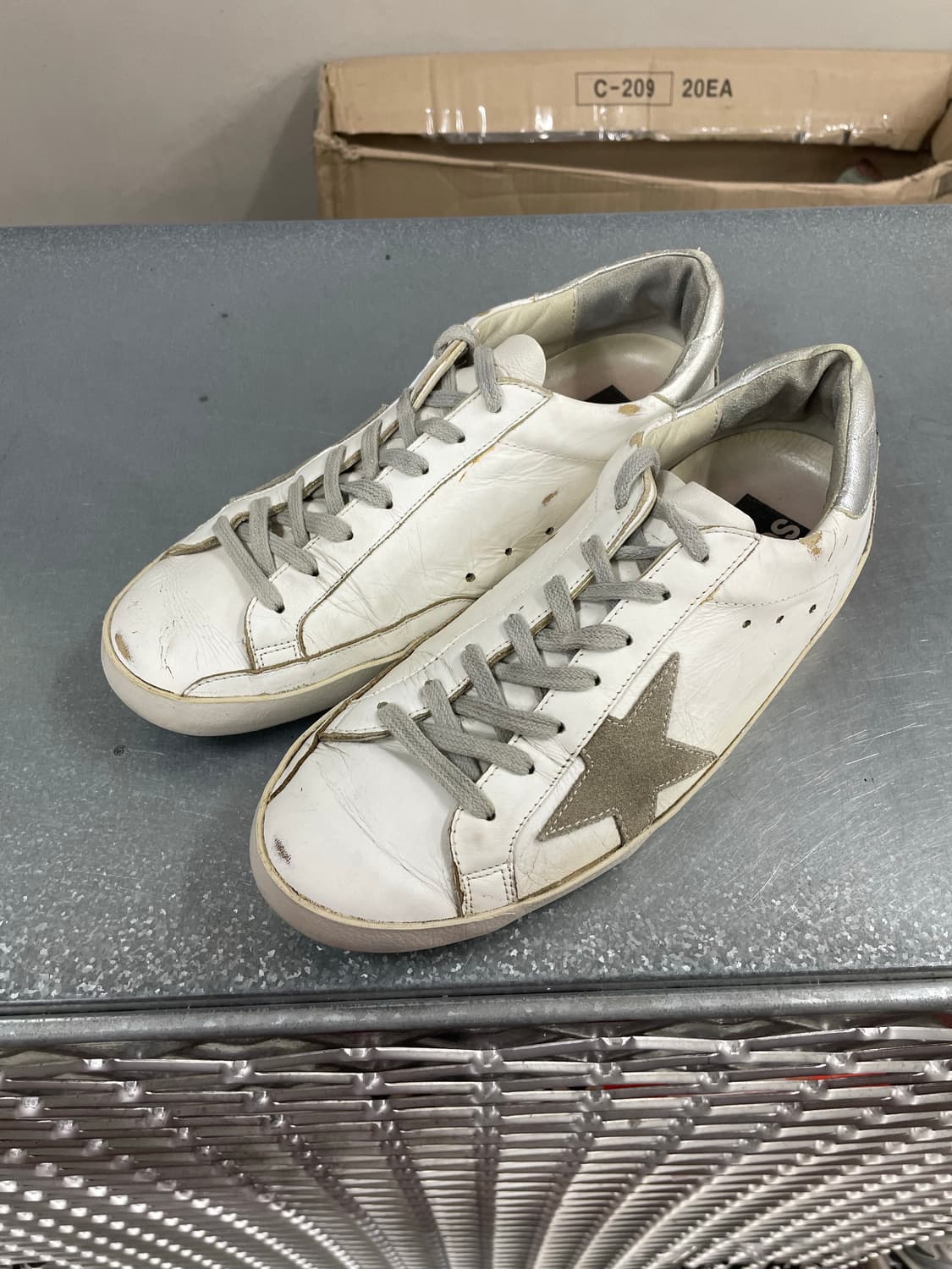 골든구스 슈퍼스타 실버탭 스니커즈 화이트 39 상품이미지2