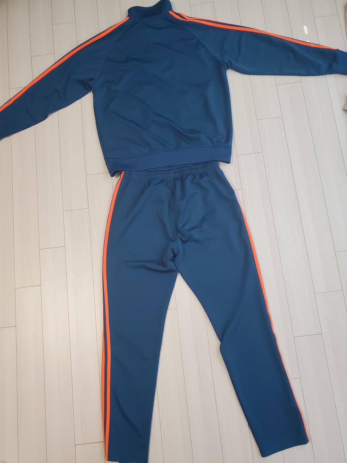 아디다스 마샬아츠 트레이닝복 세트 사이즈105(xl)

사진상 바지 로고 상품이미지7