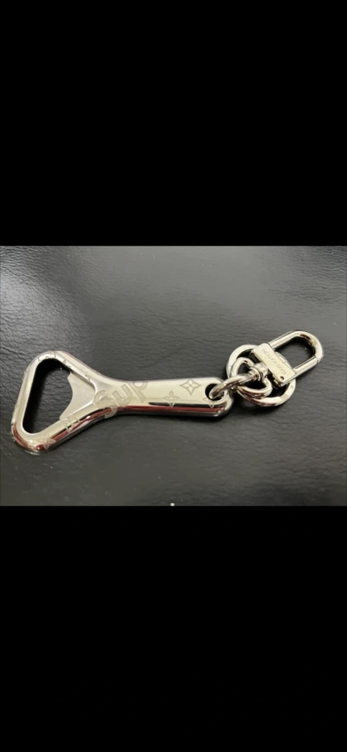 루이비통 슈프림 오프너 키링 상품이미지1