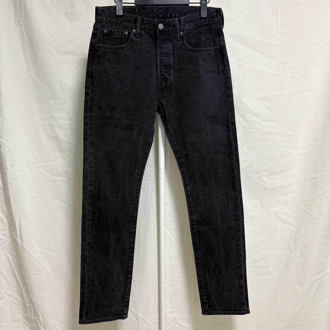 리바이스 501 흑청 스트레이트 데님팬츠 / W30, L30 상품이미지1