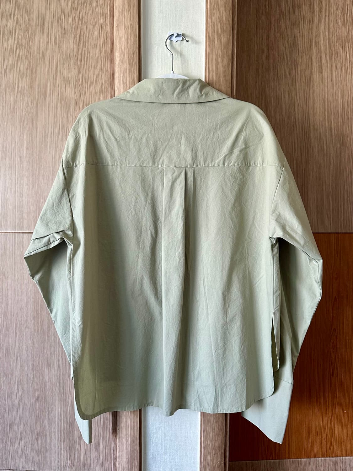 (새상품) 카키색 포켓 면 오버핏 셔츠 상품이미지2