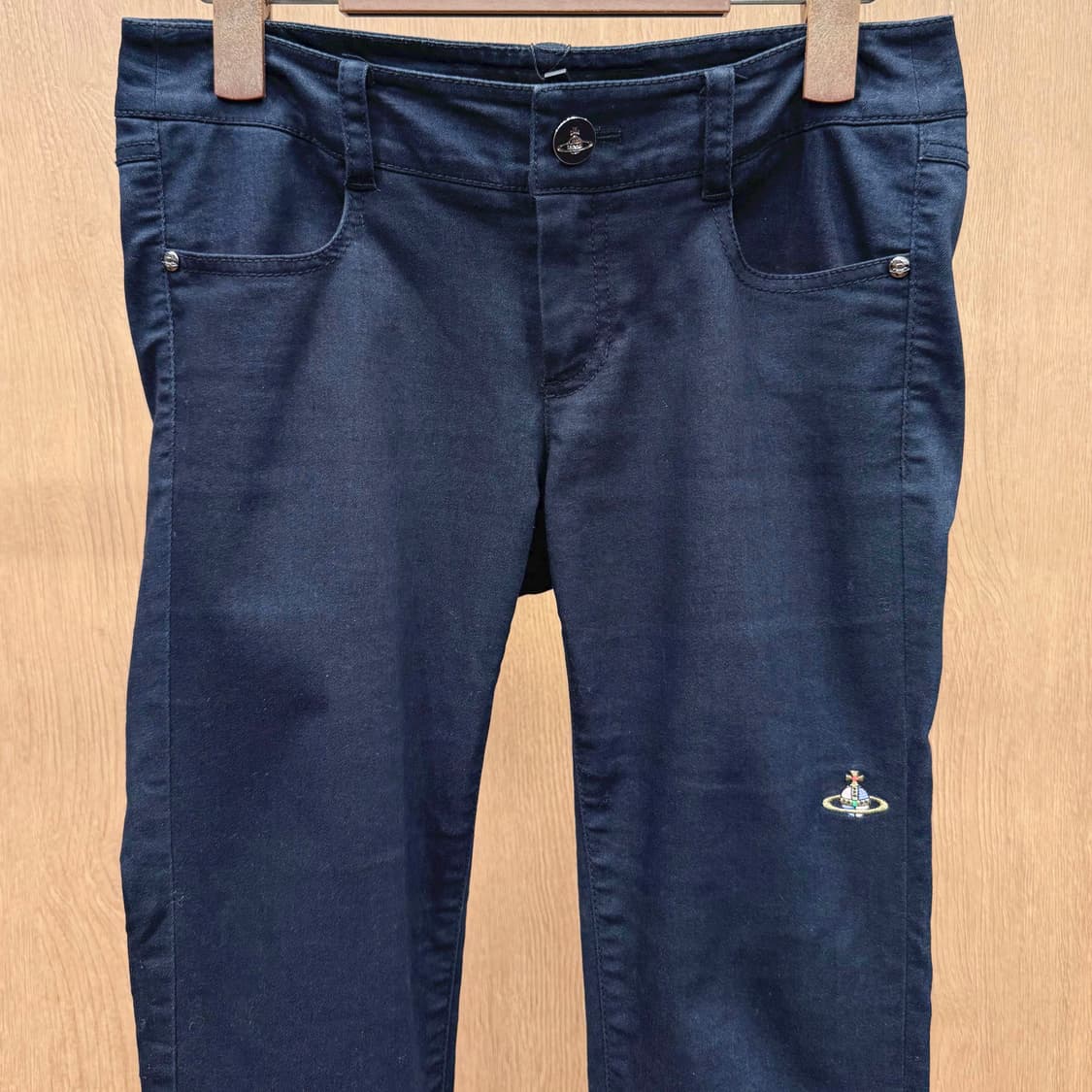 비비안 웨스트우드 자수 로고 디테일 스키니 팬츠 스트레치 블랙 상품이미지4