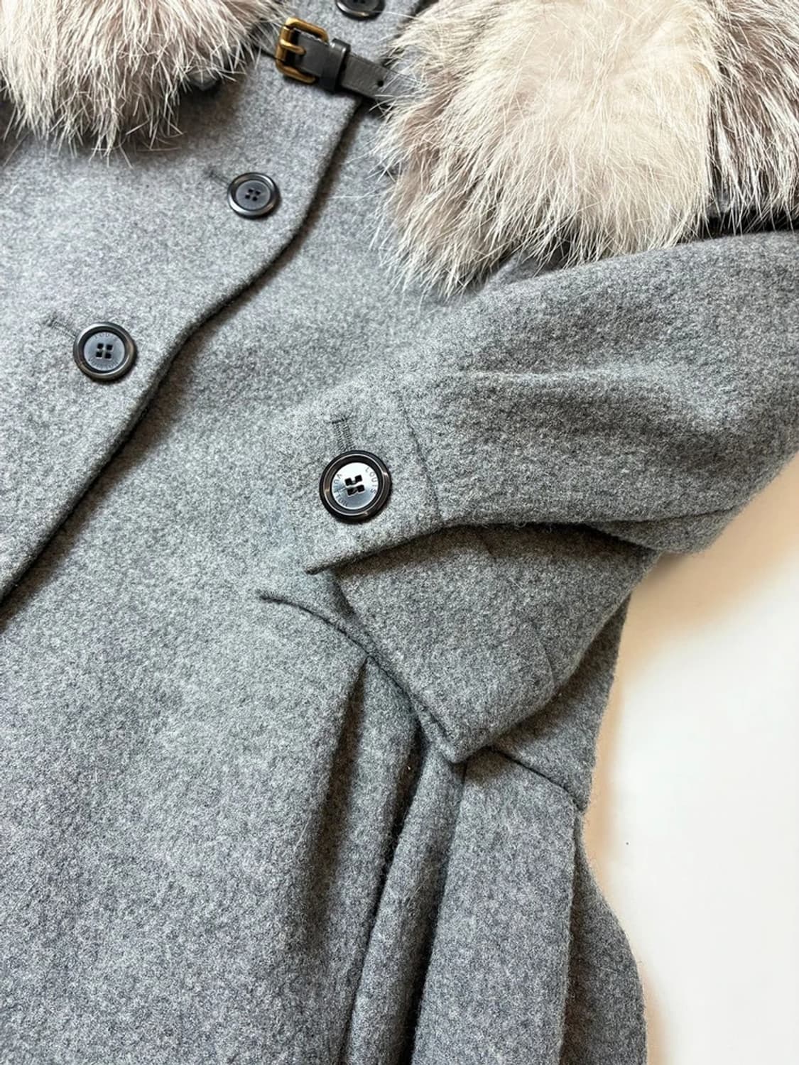 루이비통 10's 울 폭스퍼 프릴 코트 PN8181 상품이미지6