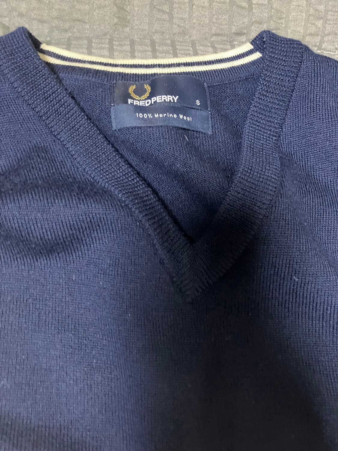 프레드페리 브이넥 네이비 메리노 울 스웨터 상품이미지2