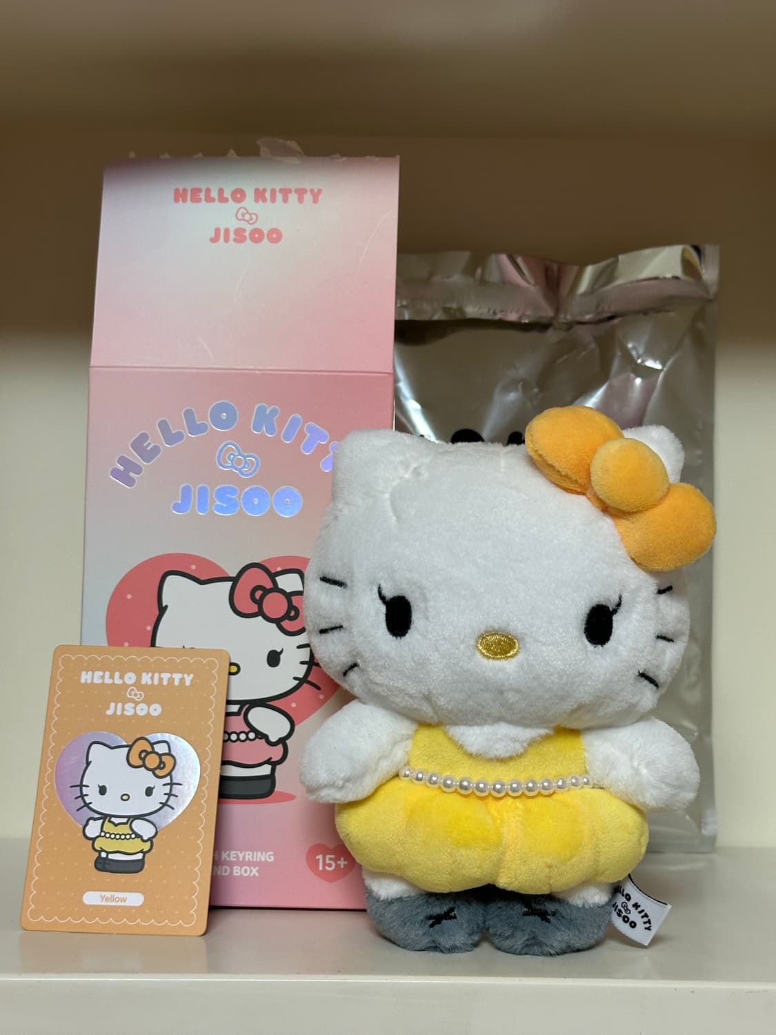 새상품) 헬로키티 x 지수 플러시 키링 옐로우 노랑 상품이미지1
