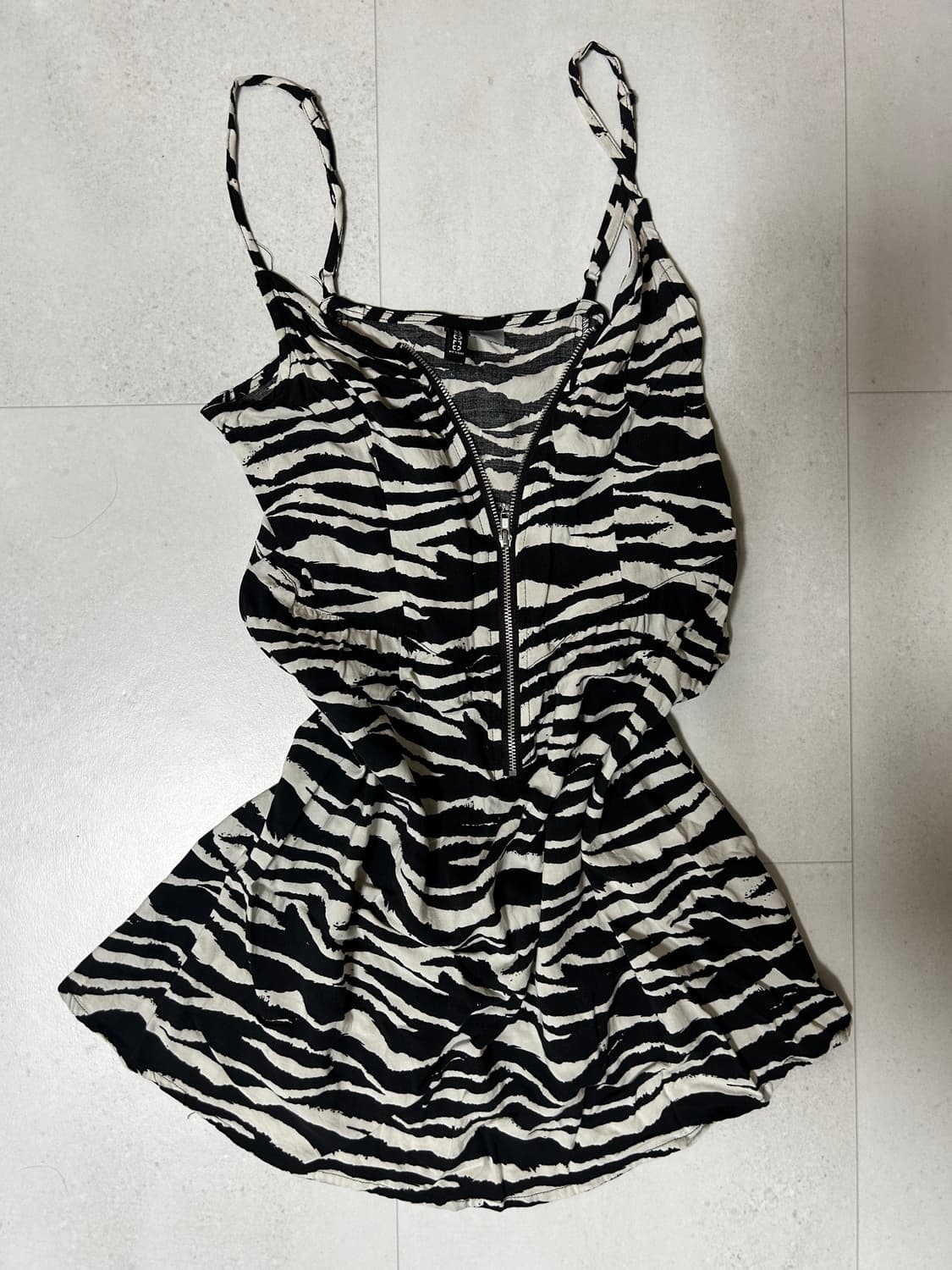 지브라 지퍼 슬리브리스 나시  상품이미지1