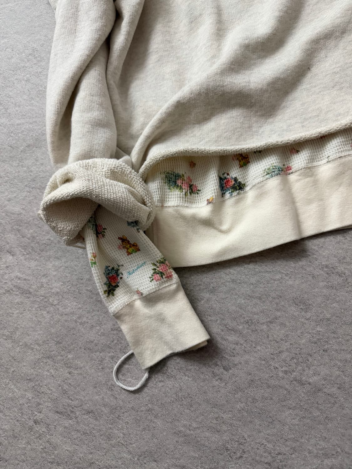 미도리카와 플로럴 레이어드 컷아웃 스웻셔츠 상품이미지7