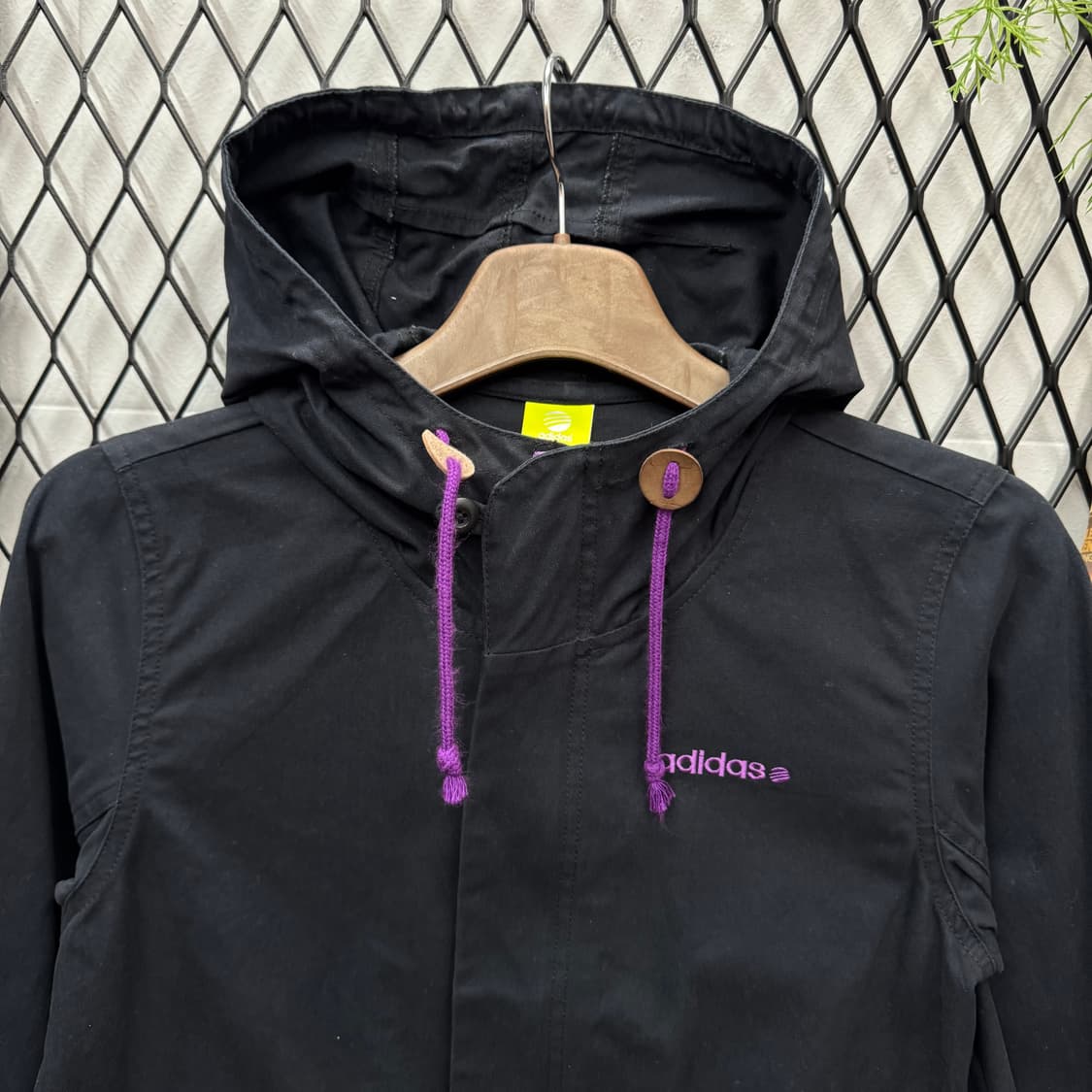 아디다스 후드 코튼 자켓 전면 퍼플 레터링 로고 포인트 블랙 상품이미지3