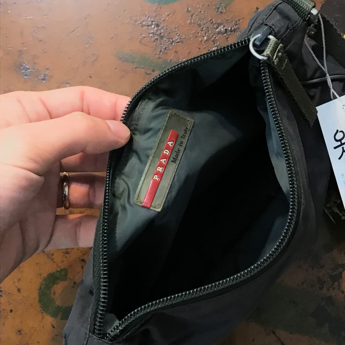 90s 프라다 에이징 차콜 미니 크로스백 숄더백 상품이미지6