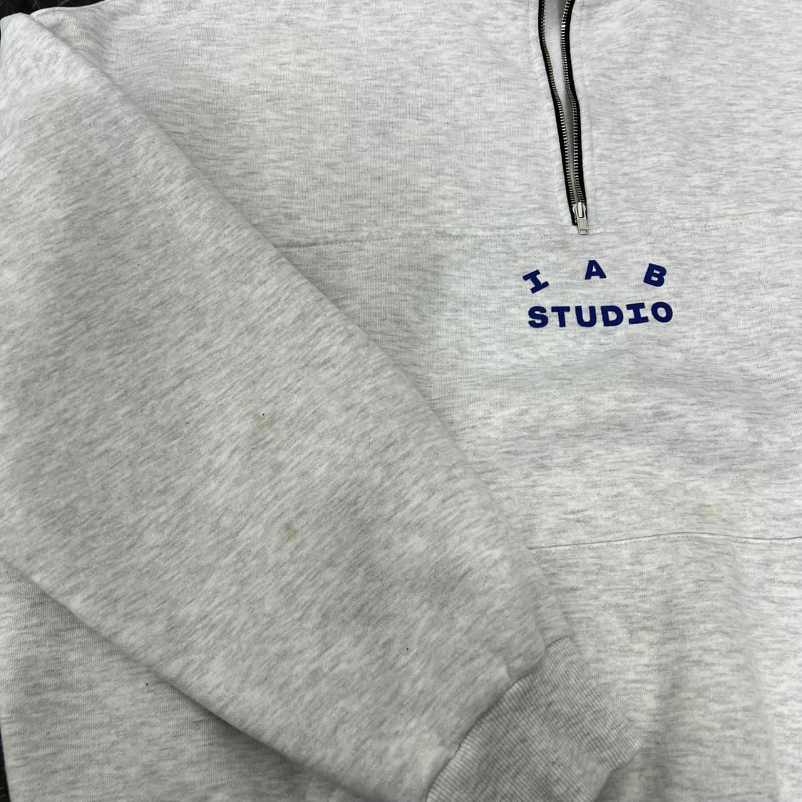 아이앱 스튜디오 하프 집업 라이트 그레이 상품이미지8