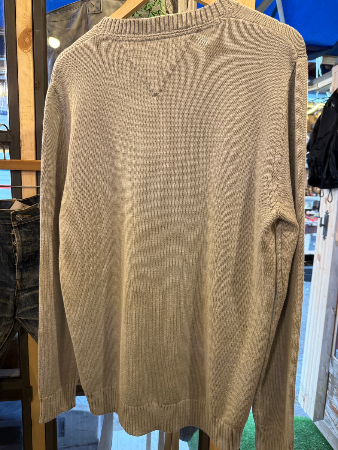 타미진스 자수로고 그레이 라운드 니트 상품이미지4