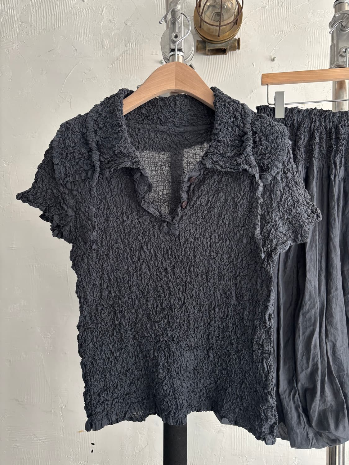 Issey Miyake 이세이미야케 블랙차콜컬러 링클 셋업 상품이미지4