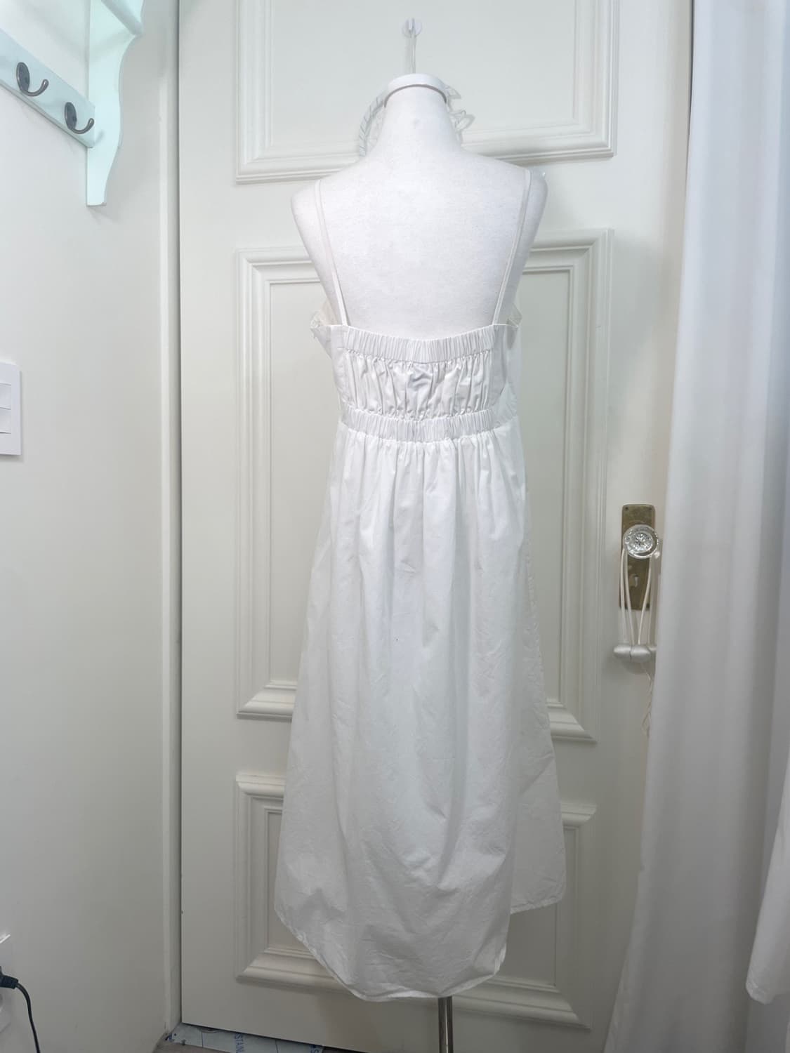 white pleats back shirring flare long op 상품이미지3