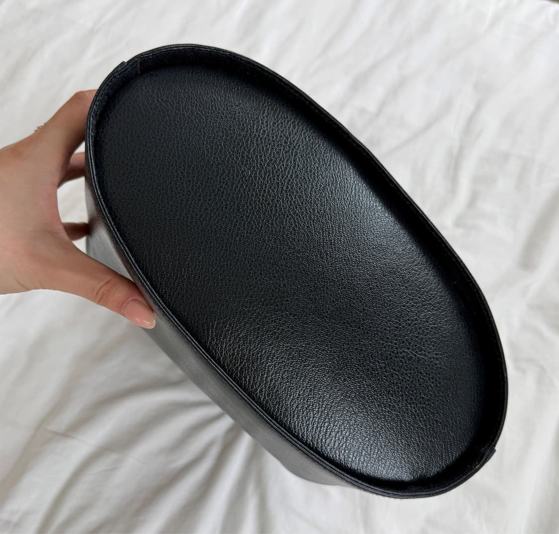 [Ferragamo] Leather bucket shoulder bag 상품이미지10
