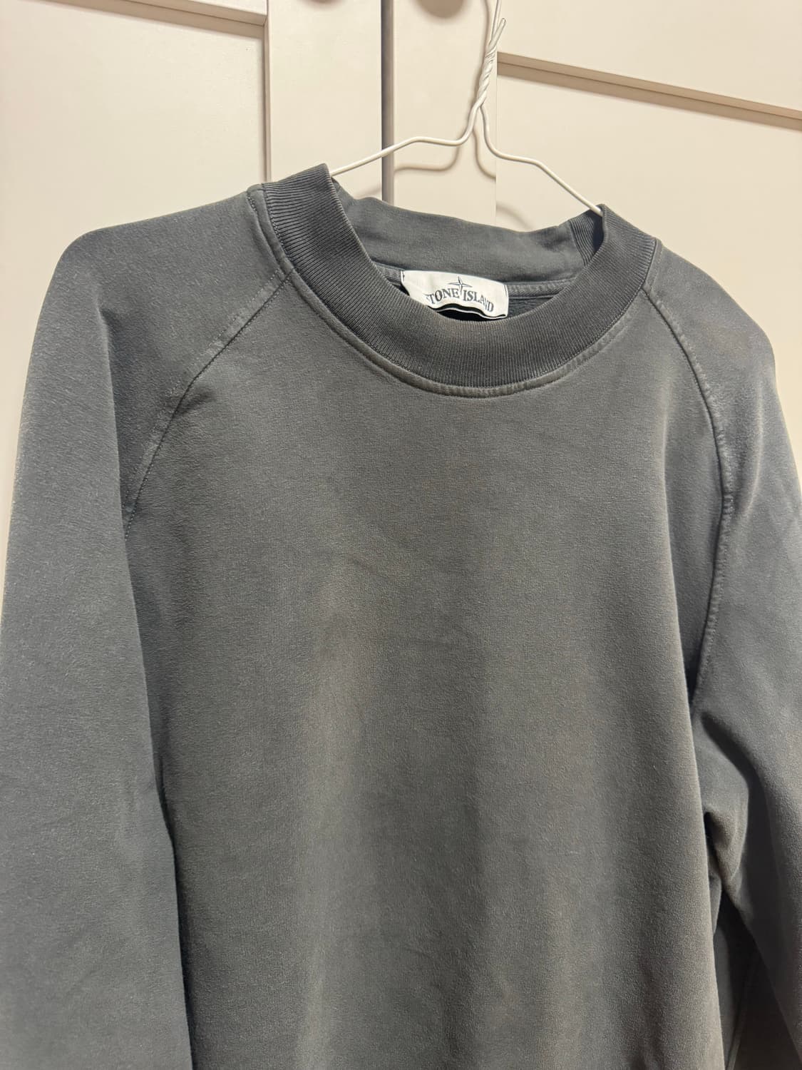 스톤아일랜드 차콜 맨투맨 상품이미지6