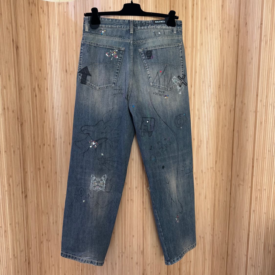 [S] 발렌시아가 ss23 디스트레스드 흑청 라인스톤 데님 배기 팬츠 상품이미지5